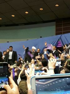 ورود روحانی و جهانگیری به ورزشگاه آزادی +عکس