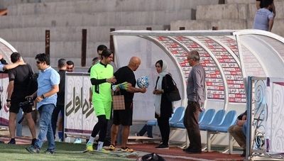 حضور یک زن در تمرین استقلال +عکس