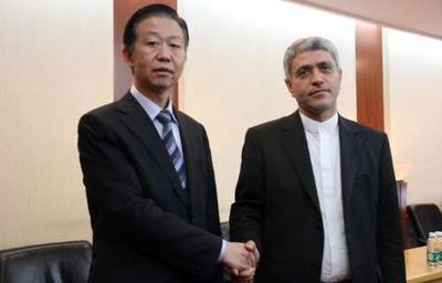 طیب نیا با وزیر دارایی چین دیدار کرد/ تاکید بر نقش ایران در طرح جاده ابریشم
