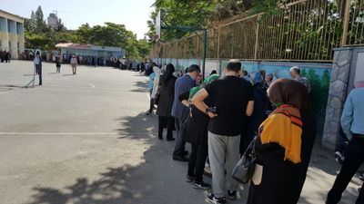 حضور گسترده مردم در محل‌های اخذ رای +عکس