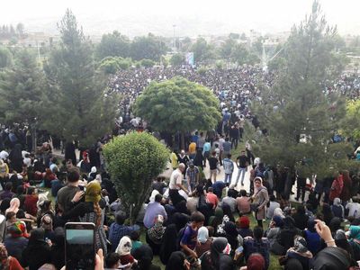 جشن پیروزی روحانی در #انتخابات۹۶، دریاچه کیو خرم‌آباد +عکس
