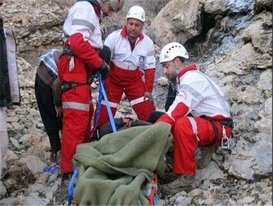 کوهنورد جوان بر اثر پرتاب از کوه جان باخت