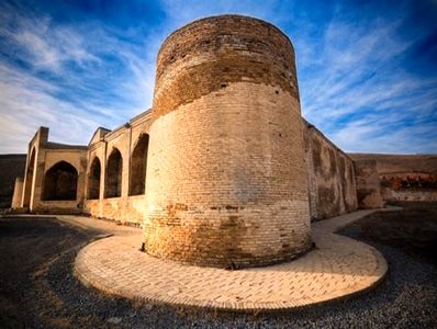 بازسازی دو بنای تاریخی در تویسرکان