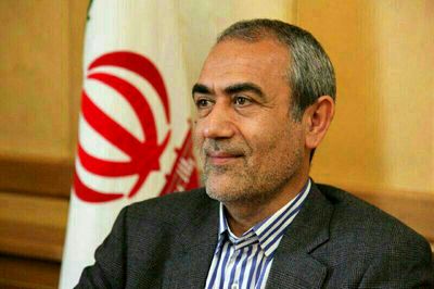 پدر آتنا کارمند می‌شود
