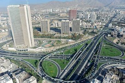 تهران؛ &quot;خودرو محور&quot; است یا &quot;انسان محور&quot;؟/ تکمیل ۱۰۰درصد شبکه بزرگراهی/ مترو اندرخم یک کوچه!