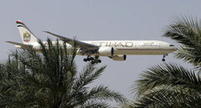 پرواز جنگنده‌های قطری به سمت هواپیمای مسافربری اماراتی