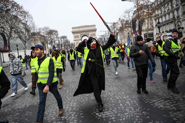 آغاز «پنجمین شنبه سیاه» فرانسه؛ مردم به خیابان‌ها آمدند + عکس