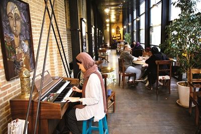 کافه‌ها و بازارهای شبانه به مرکز شهر تهران بازگشته‌اند