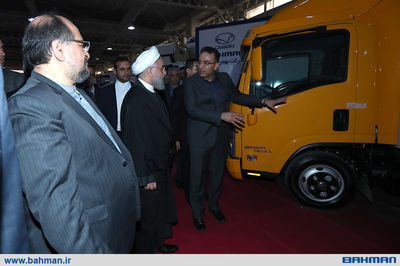 بازدید رئیس‌جمهور از محصولات گروه بهمن