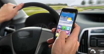 ممنوعیت سخت‌گیرانه فرانسه برای استفاده رانندگان از تلفن همراه
