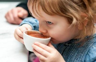 چرا بچه‌ها نباید قهوه بنوشند؟
