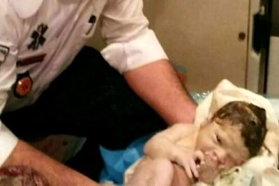 تولد نوزاد پسر در آمبولانس اورژانس