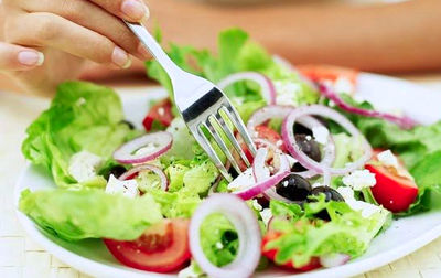 با افزایش سن نیازهای تغذیه‌ای چه تغییری می‌کنند؟