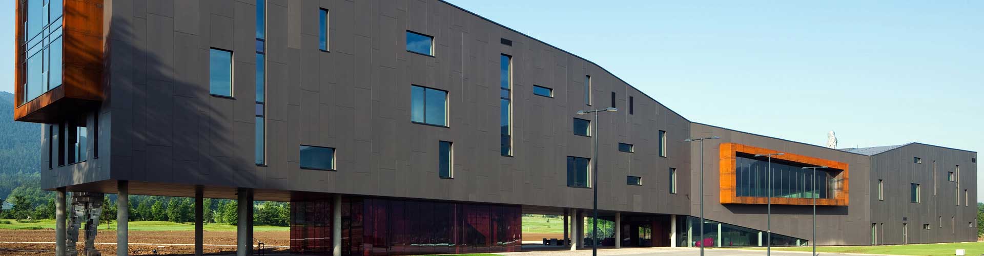 کاربرد صفحات سیمانی الیافدار در نمای خارجی ساختمان‌ها