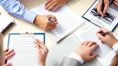 ۴ توقف، ۷ بازگشایی و یک تعلیقی در معاملات امروز