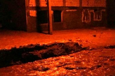 مسکن مهر پلدختر در محاصره سیلاب