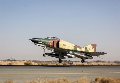 جنگنده F۴ در پایگاه هوایی تهران بازآماد شد