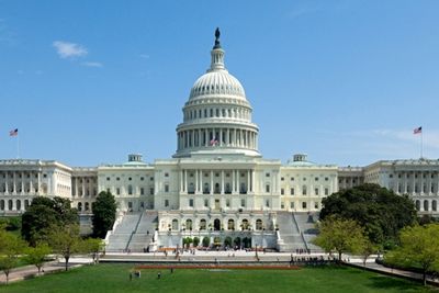 سناتور آمریکایی: کنگره برای مهار جنگ افروزی کاخ سفید وارد عمل شود