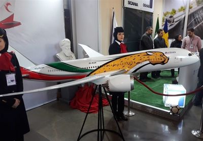 رونمایی از ماکت هواپیمای اختصاصی تیم ملی فوتبال ایران +عکس