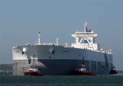 رویترز: شرکت هندی از ترس آمریکا واردات نفت از ایران را متوقف می‌کند