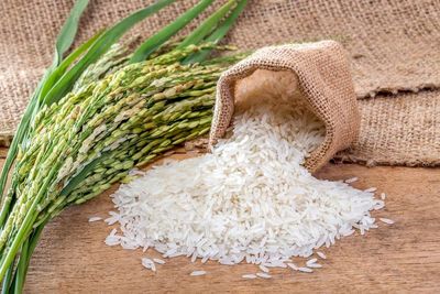 مظنه گران‌ترین و ارزان‌ترین برنج‌ داخلی و وارداتی؟/ بررسی نوسانات قیمت برنج در ۱۵ماه گذشته