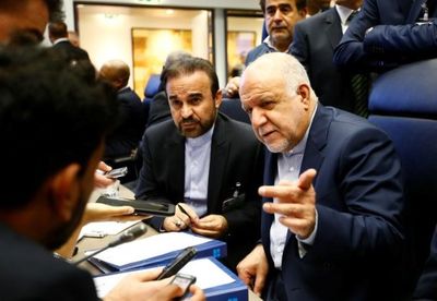 زنگنه: ایران انتظار ندارد مشتریان نفتی معافیت بگیرند/ راه‌های زیادی برای دور زدن تحریم‌ها داریم