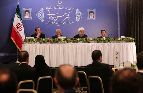 روحانی: بدخواهان می‌خواهند پل‌ها را خراب و جایش دیوار بسازند/ مسیر پیشرفت را چه با توافق هسته ای و چه بدون آن ادامه می‌دهیم