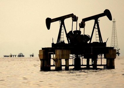 رشد ذخیره نفت آمریکا و نارضایتی ترامپ از بهای جهانی بنزین