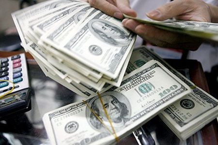 دولت از نرخ ٤٢٠٠ برای ارز دفاع نکند/ با نرخ فعلی تورم مهار نمی‌شود