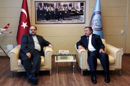 وزیر صنعت، معدن و تجارت ایران وارد ترکیه شد
