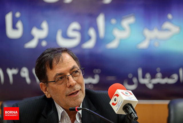 پرداخت خسارت به کشاورزان شرق اصفهان هنوز عملی نشده است/ استیضاح وزیر اقتصاد مشکلی را حل نخواهد کرد/ عده‌ای با توهین به سرمایه‌های اجتماعی ژست روشنفکری می‌گیرند