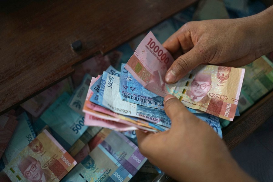 دولت اندونزی برای مقابله با نوسانات ارزی باید دخالت کند