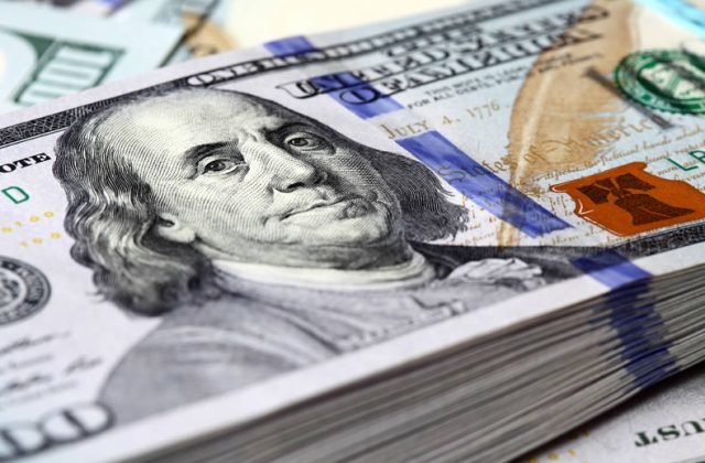 تقاضا، نرخ ارز را بالا کشید