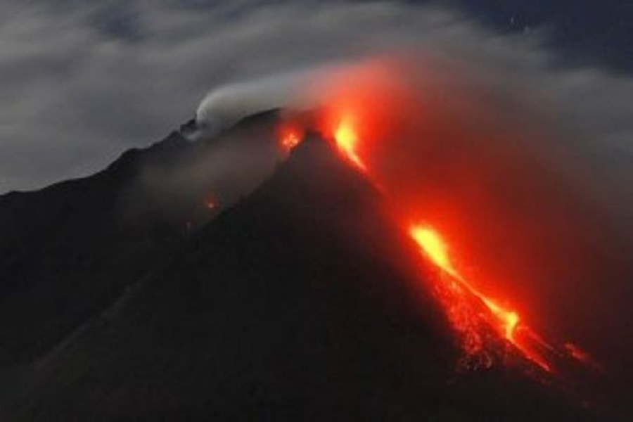 آتشفشان کراکاتائو در اندونزی فوران کرد