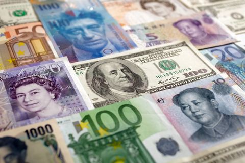 صادرکنندگان ناچار به بازگشت ارز هستند/ زنگ خطر برای تجارت خارجی