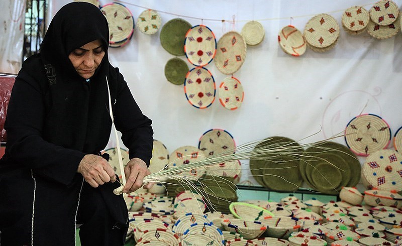 زنانی که نان می دهند