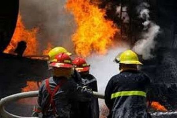 وقوع آتش سوزی در یک واحد مسکونی در مسکن مهر رشت/۲ نفر مصدوم شدند