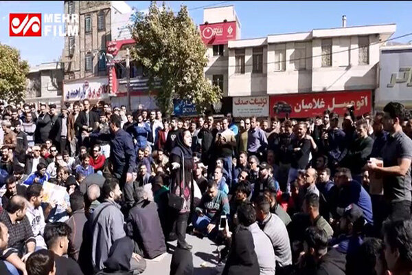 تجمع‌کنندگان خرم‌آبادی: شعار اشتباهی و شیشه شکستن نداریم