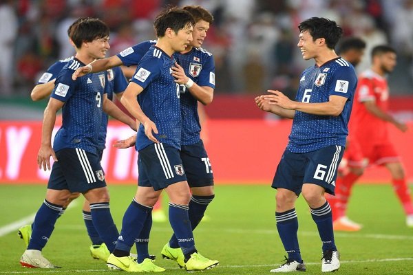 ژاپن با پیروزی‌های اقتصادی به جمع ۸ تیم برتر رسید