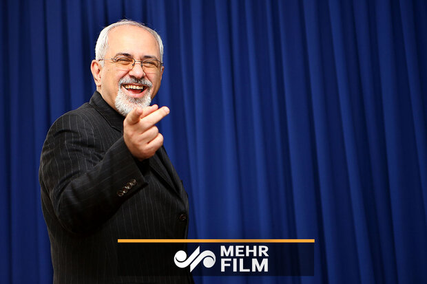واکنش جالب مجری برنامه ثریا به استعفای ظریف