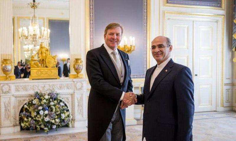 سفیر جدید ایران در هلند استوار نامه خود را به پادشاه این کشور تقدیم کرد