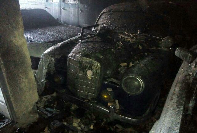 آتش سوزی یک خانه یک تن و ۹ خودروی کلاسیک را به کام مرگ کشاند