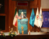 شریعتمداری: در این چند ماه امتحان خوبى پس ندادیم/ کالاهایى که ما با ارز ٤٢٠٠تولید مى‌کنیم به راحتى صادر مى‌کنند!