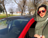 لیلا بلوکات با ماشینش در ایتالیا +عکس