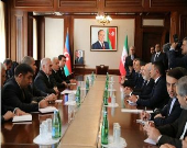 تاکید ظریف بر ضرورت تقویت مناسبات بانکی، مطالعاتی ایران و جمهوری خودمختار نخجوان/ اشاره به اهمیت گمرک در توسعه مناسبات دوجانبه
