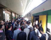 ازدحام مسافران مترو در ایستگاه چیتگر