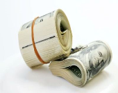 انتقاد نسبت به تخصیص ارز از طریق سامانه نیما/ تعطیلی صرافی‌ها اشتباه بود