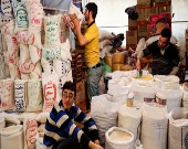 موج دلار ۴۲۰۰تومانی در بازار کالاهای اساسی