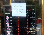 زمزمه دلار ٧٤٠٠تومانى در بازار آزاد/ سردرگمى مسافران در خرید ارز
