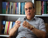عباس عبدی: دولت به ۴ ستاد بحران نیاز دارد :۱-سیاست خارجی ۲-اقتصاد ۳-سیاست داخلی ۴-رسانه